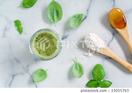 basil mask 33055763