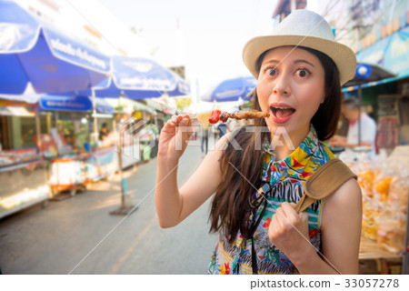 young people travelerbuying beef skewers young people travelerbuying beef skewers 33057278