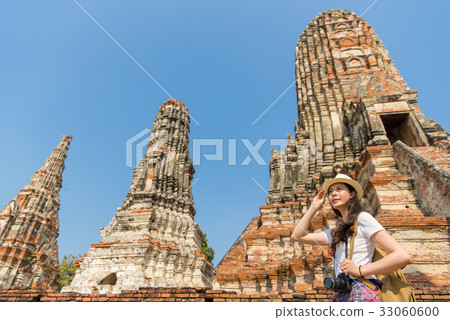 Travel tourist happy woman walking 33060600