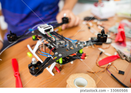 Assembler of drone 33060986