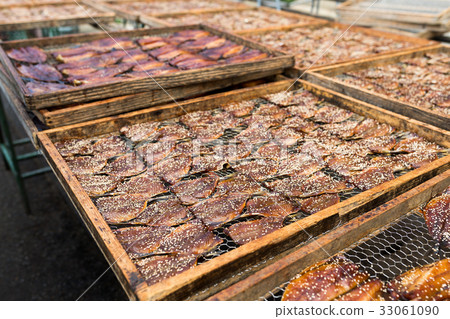 Dried fish 33061090