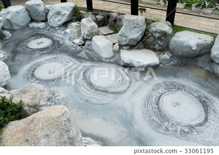 Mud bubbles hell in Beppu 33061195