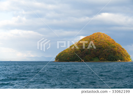 Japanese Yunoshima in autumn season Japanese Yunoshima in autumn season 33062199
