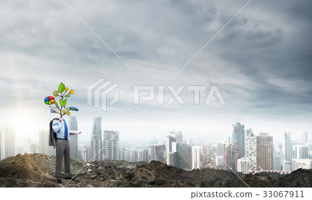 He knows how to earn money He knows how to earn money 33067911