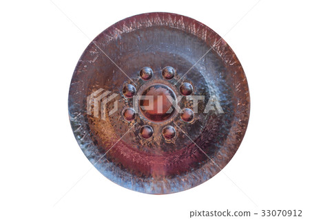 Isolated big gong in the temple Isolated big gong in the temple 33070912