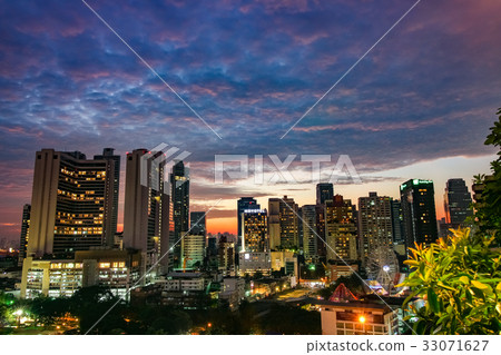 High view of Bencha siri park and building High view of Bencha siri park and building 33071627