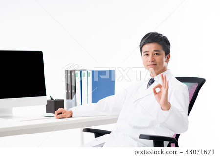 在白大衣的男性男性 33071671