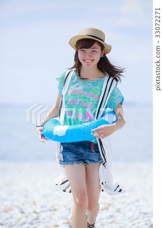 Sea and girl 33072271