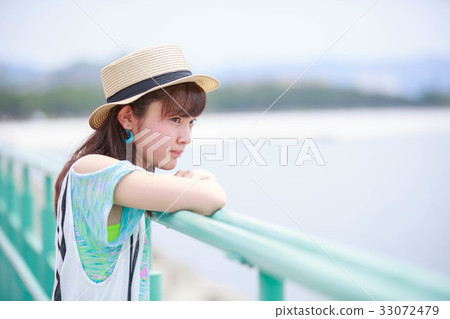 Summer girl 33072479