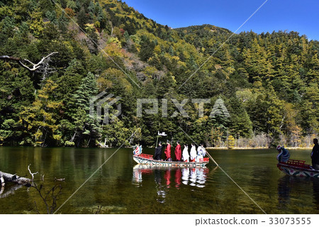 Myojin池塘的船節，穗高神社Okumiya示例節 33073555