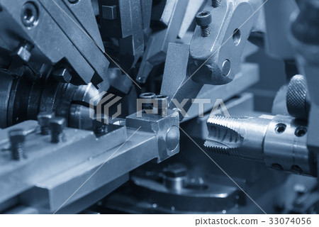 The tapping tool maker machine. 33074056