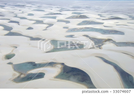 Mysterious lake Lencois that appears only in the rainy season Mysterious lake Lencois that appears only in the rainy season 33074607