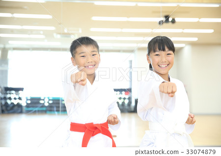 做空手道的孩子 33074879