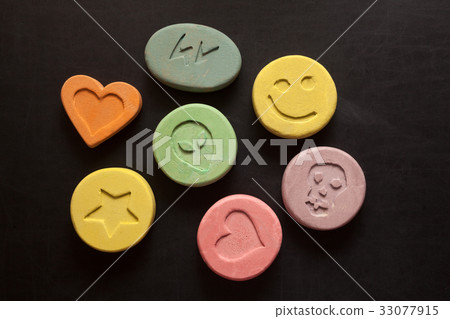 Ecstasy pills 33077915