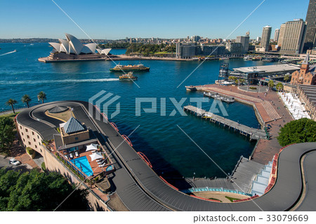 Sydney Harbour Ferry arriving at Circular Quay  33079669