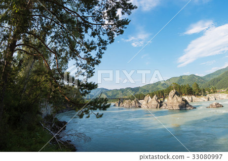 Fast mountain river Katun 33080997