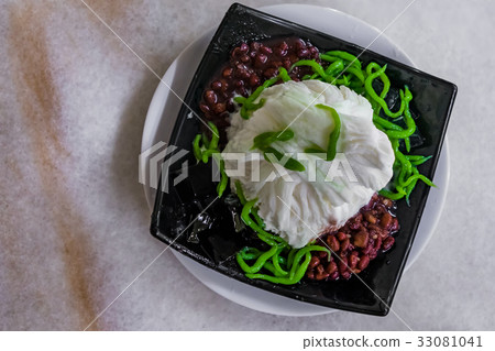 Traditional Singapore cold dessert called Chendol Traditional Singapore cold dessert called Chendol 33081041