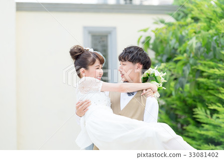 Wedding image, princess hug 33081402
