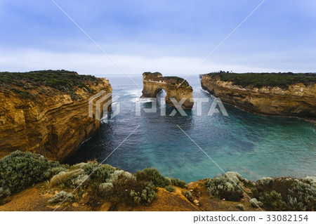 Island Archway on the Great Ocean Road 33082154