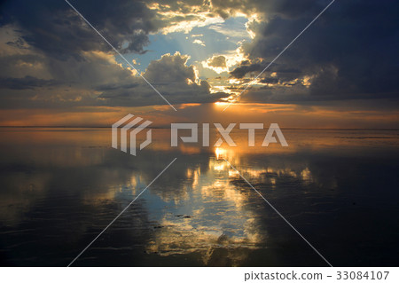 Botswana, Natah Bird Sanctuary (wild bird sanctuary), dusk in rainy season Botswana, Natah Bird Sanctuary (wild bird sanctuary), dusk in rainy season 33084107
