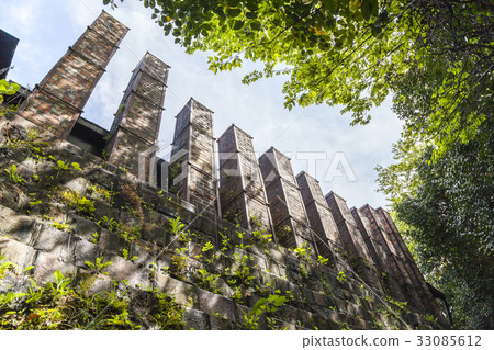 10個磚砌紅色煙囪 10個磚砌紅色煙囪 33085612