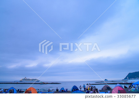 靜岡縣 伊東海灘和近海船隻 日落美景 照片素材 圖片 圖庫