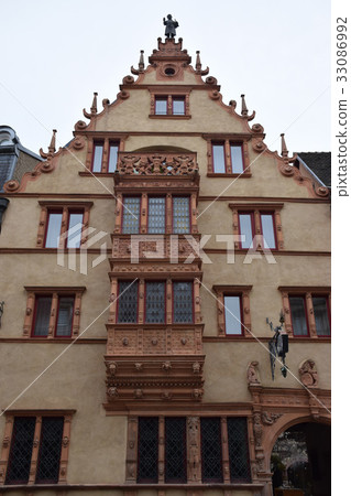 Head house 33086992