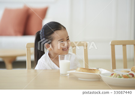 Daughter, working mommy child daddy 33087440
