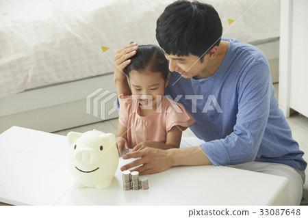 爸爸,女兒,家庭,走路的媽媽 爸爸,女兒,家庭,走路的媽媽 33087648