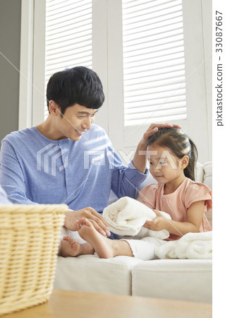 爸爸，女兒，家庭，走路的媽媽 33087667