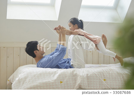 爸爸，女兒，家庭，走路的媽媽 33087686