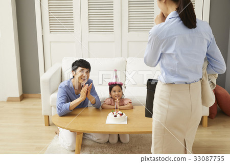 Dad, Mom, Daughter, Family, Walking Mom Dad, Mom, Daughter, Family, Walking Mom 33087755