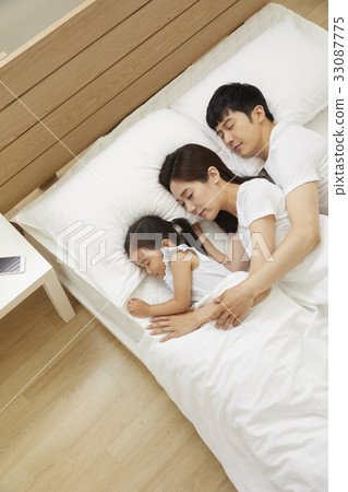 Dad, Mom, Daughter, Family, Walking Mom Dad, Mom, Daughter, Family, Walking Mom 33087775