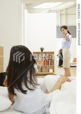 Dad, Mom, Daughter, Family, Walking Mom Dad, Mom, Daughter, Family, Walking Mom 33087906