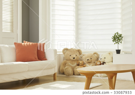 Living room, working mommy child daddy 33087933