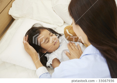 媽媽，女兒，家庭，走路的媽媽 33087936