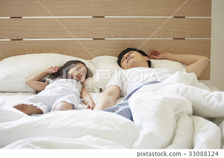 爸爸，女兒，家庭，走路的媽媽 33088124