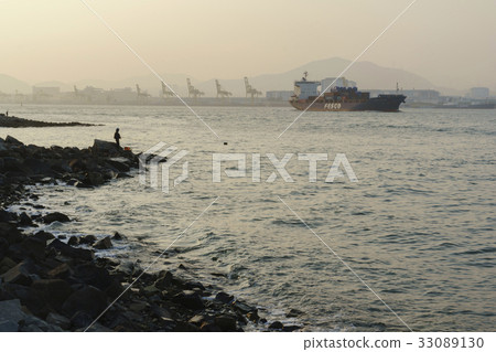 Container ship, Gwangyang steel mill, Gwangyang city, Jeonnam 33089130