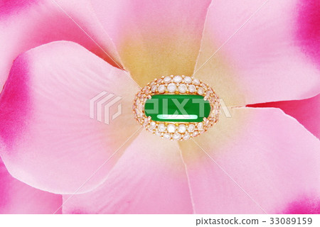 Jadeite ring 33089159