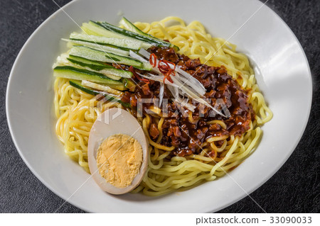 Jar noodles zhajiangmian 33090033
