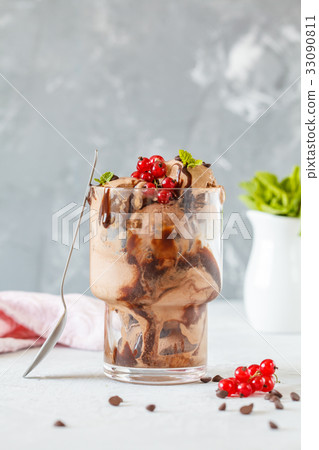 Homemade chocolate ice cream 33090811