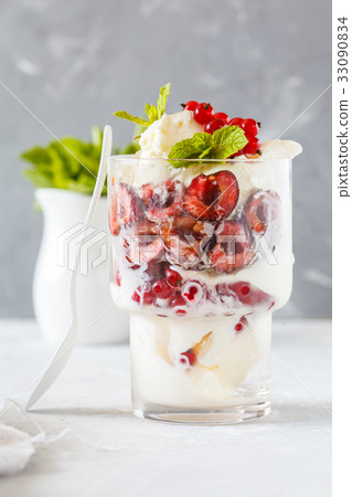 Homemade vanilla ice cream with berries Homemade vanilla ice cream with berries 33090834