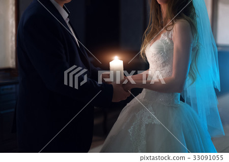 Newly married couple in hotel room, romance 33091055