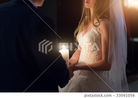 Newly married couple in hotel room, romance 33091056