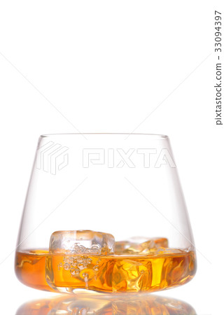 Glass of scotch whiskey and ice 33094397