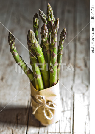 bunch of fresh asparagus bunch of fresh asparagus 33094733