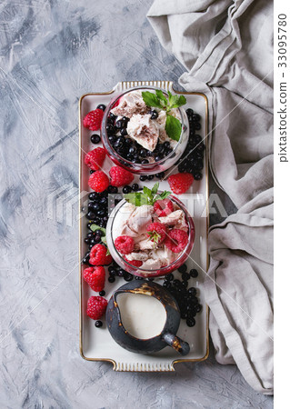 Summer dessert Eton Mess 33095780