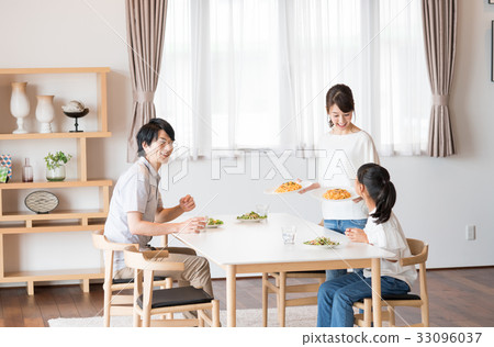 年輕的家庭(餐) 年輕的家庭(餐) 33096037