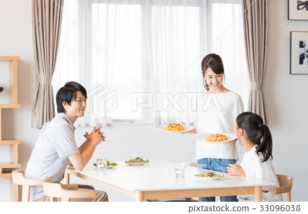 年輕的家庭(餐) 年輕的家庭(餐) 33096038