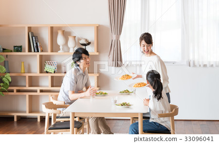 年輕的家庭(餐) 年輕的家庭(餐) 33096041